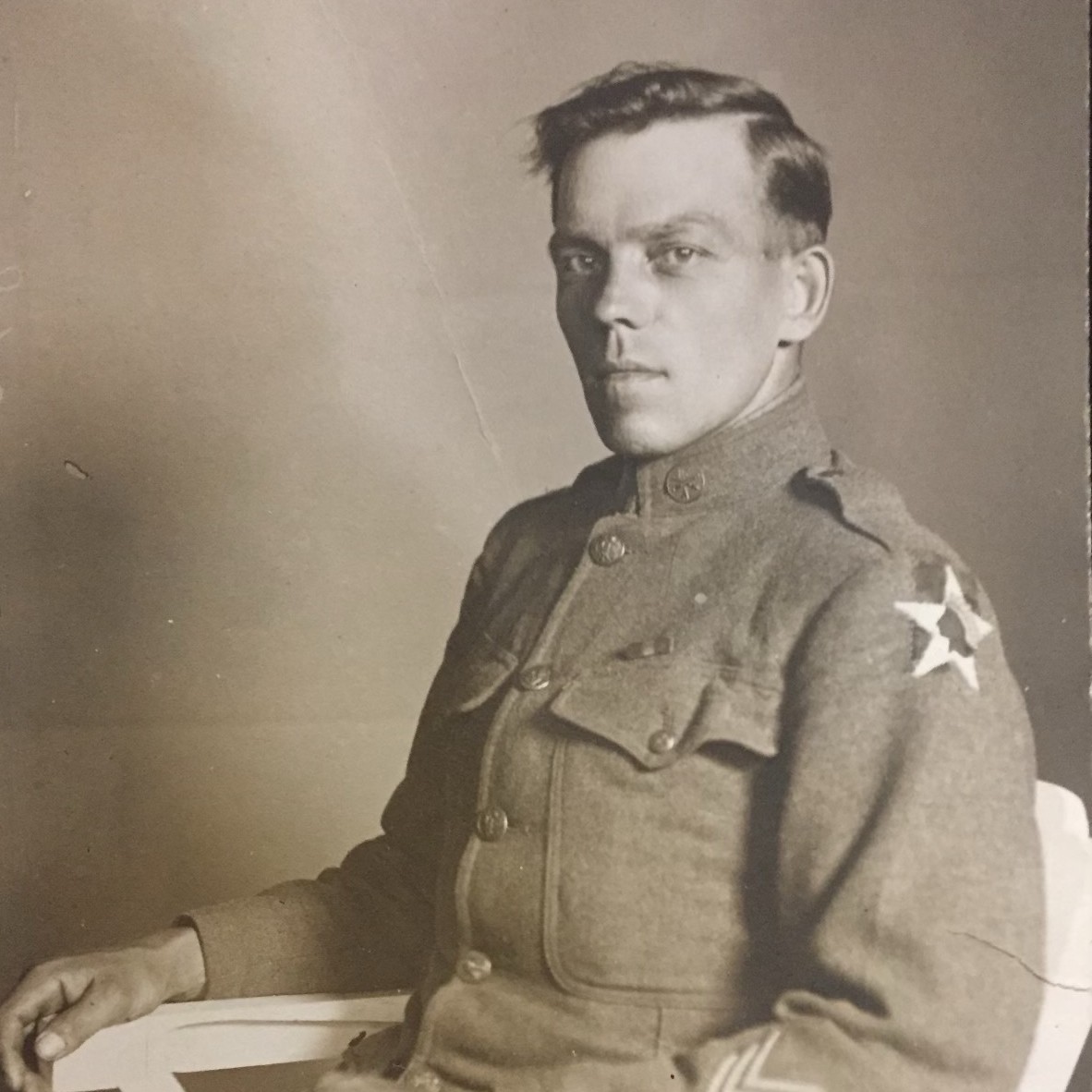 <i class="material-icons" data-template="memories-icon">chat_bubble</i><br/>John Sheport, Army, <br/>Posted by: Robin<br/><div class='remember-wall-long-description'>In memory of our great grandfather, whose bravery and tenacity left a lasting legacy.</div><a class='btn btn-primary btn-sm mt-2 remember-wall-toggle-long-description' onclick='initRememberWallToggleLongDescriptionBtn(this)'>Learn more</a>