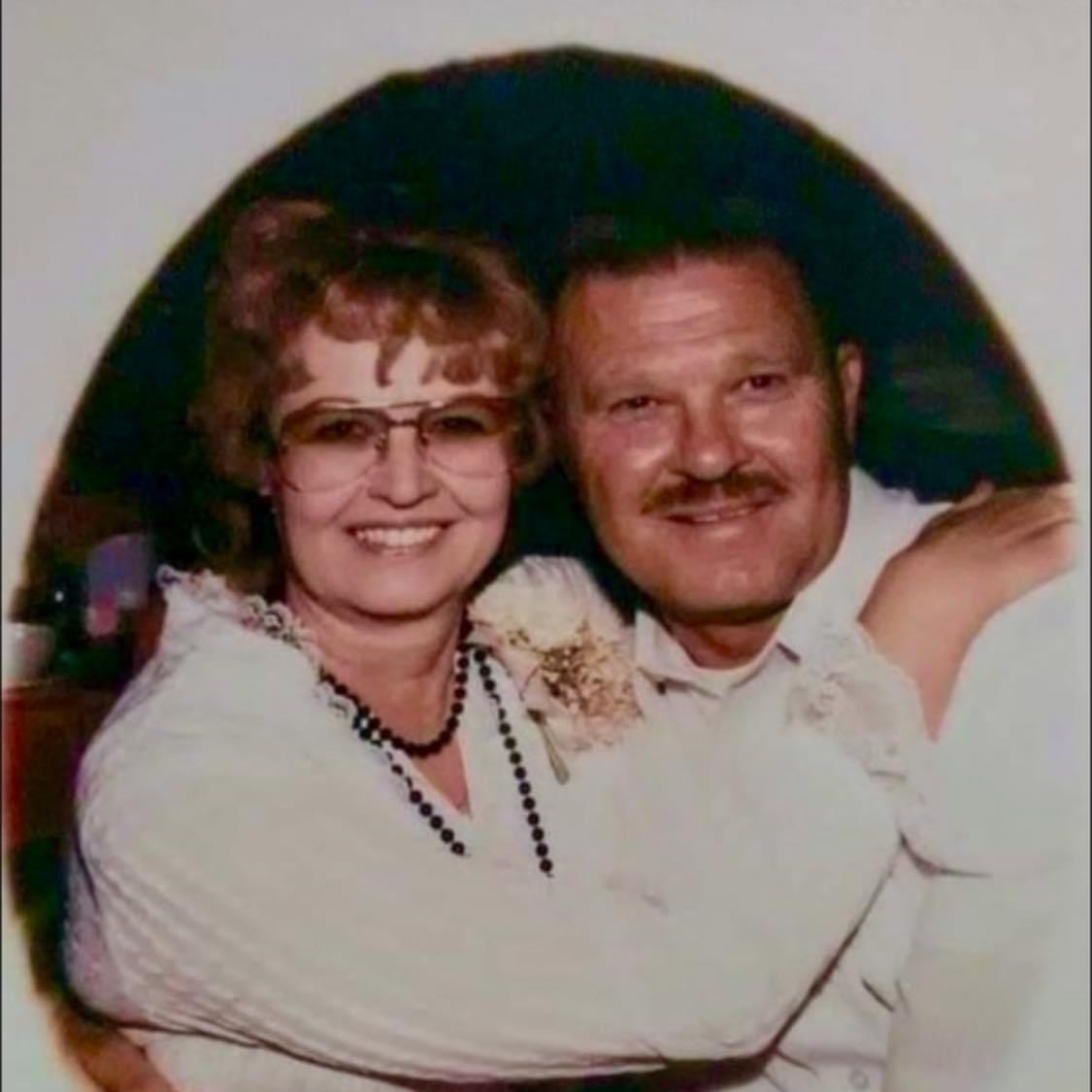 <i class="material-icons" data-template="memories-icon">chat_bubble</i><br/>Dolphus Glen Keeter, Army, PFC<br/>Born 3/13/1931<br/>Passed on 3/21/2001<br/>Posted by: Ashley Schafer<br/><div class='remember-wall-long-description'>Carrying our Papa's legacy with us always.</div><a class='btn btn-primary btn-sm mt-2 remember-wall-toggle-long-description' onclick='initRememberWallToggleLongDescriptionBtn(this)'>Learn more</a>