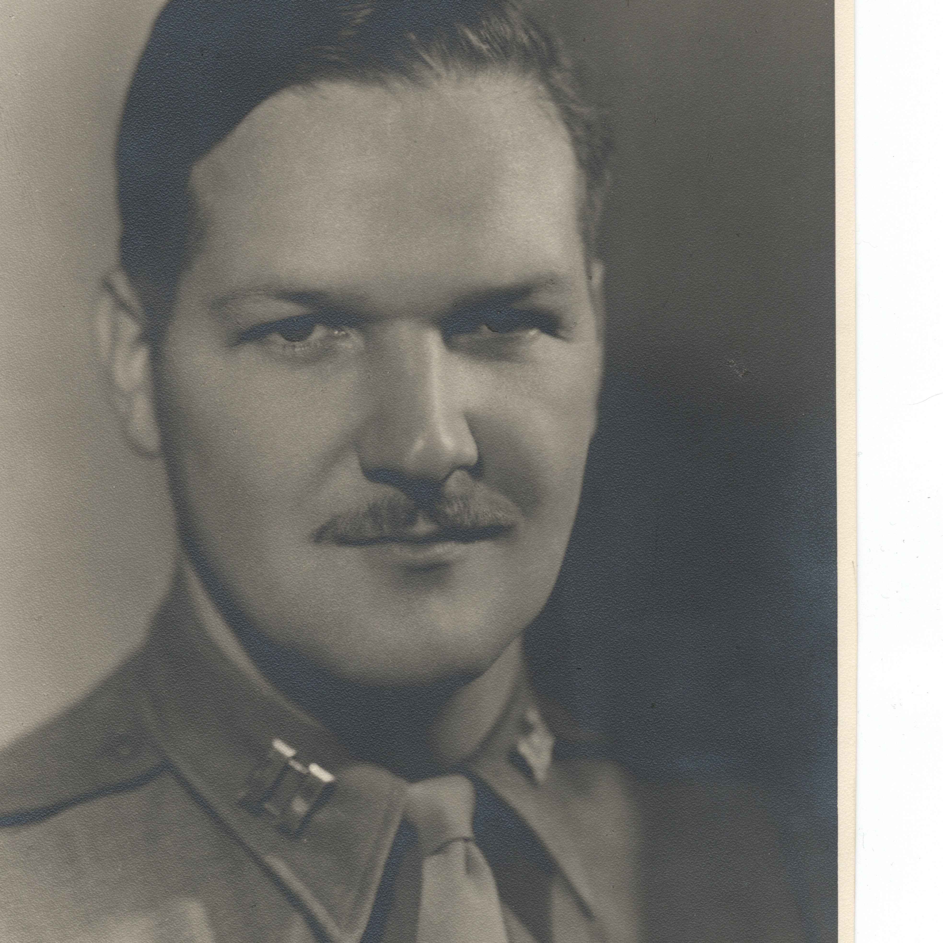 <i class="material-icons" data-template="memories-icon">chat_bubble</i><br/>James Lee McLean, Army, Captain<br/>Posted by: Nancy McLean<br/><div class='remember-wall-long-description'>James McLean served in World War II and was awarded the Bronze Star. He was part of the Normandy Invasion and the liberation of concentration camps.</div><a class='btn btn-primary btn-sm mt-2 remember-wall-toggle-long-description' onclick='initRememberWallToggleLongDescriptionBtn(this)'>Learn more</a>