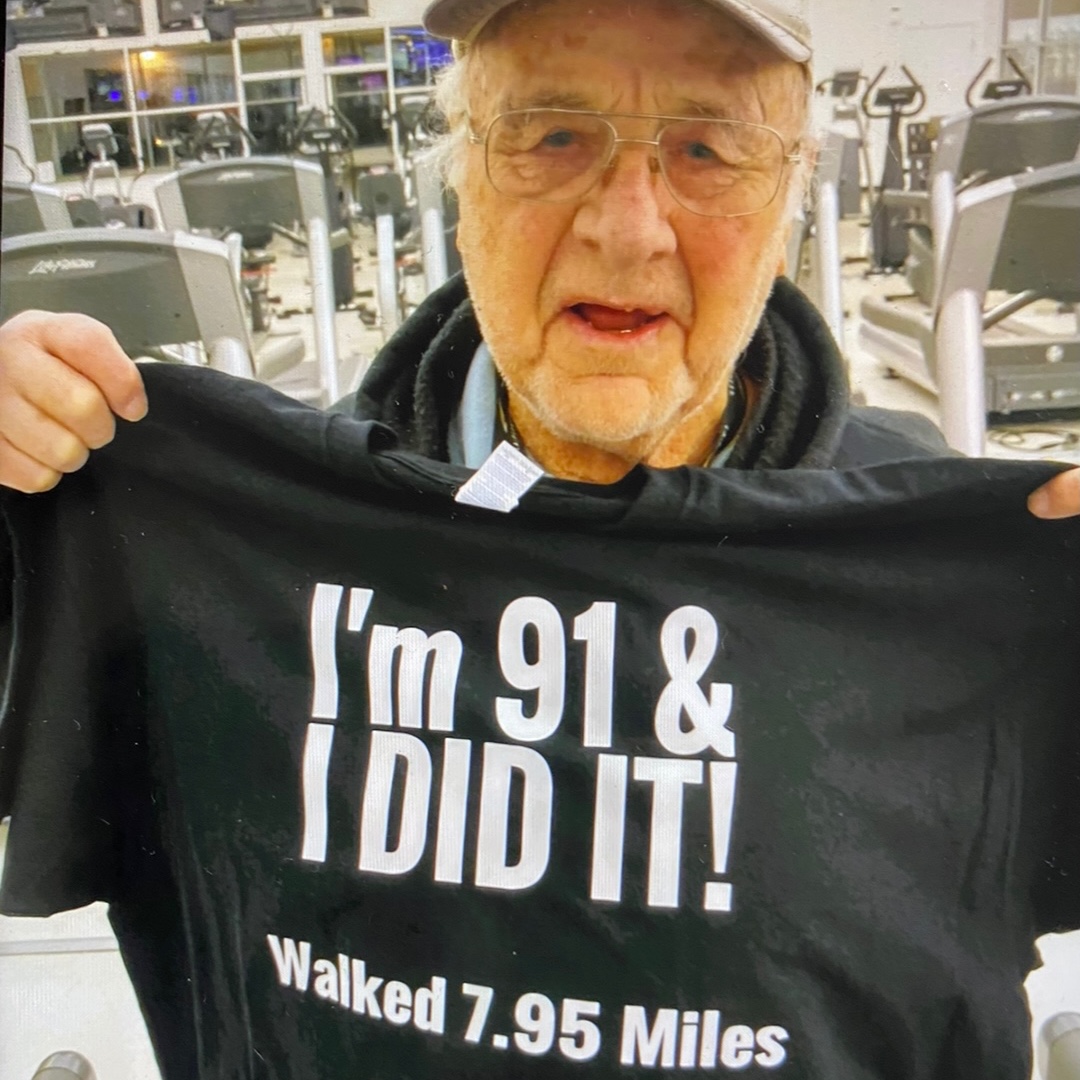 <i class="material-icons" data-template="memories-icon">chat_bubble</i><br/>Donald E Davis, Air Force, <br/>Posted by: Verla Davis<br/><div class='remember-wall-long-description'>Thank you for your service Don. Your family loves and misses you.</div><a class='btn btn-primary btn-sm mt-2 remember-wall-toggle-long-description' onclick='initRememberWallToggleLongDescriptionBtn(this)'>Learn more</a>