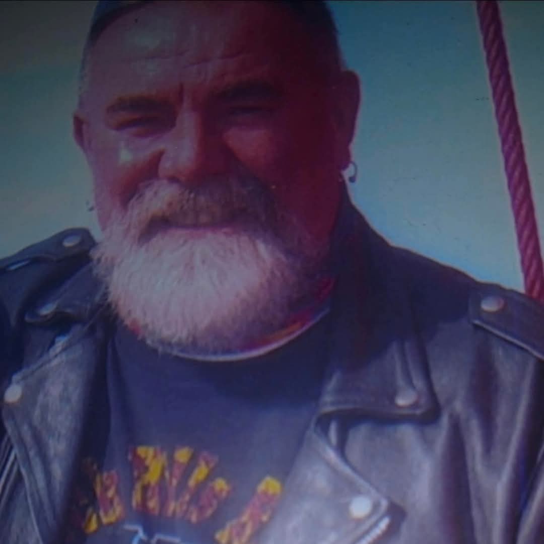 <i class="material-icons" data-template="memories-icon">chat_bubble</i><br/>Thomas A. Simmons, Army, PF CLASS<br/>Posted by: Jimmy Merritt<br/><div class='remember-wall-long-description'>Love and miss you</div><a class='btn btn-primary btn-sm mt-2 remember-wall-toggle-long-description' onclick='initRememberWallToggleLongDescriptionBtn(this)'>Learn more</a>