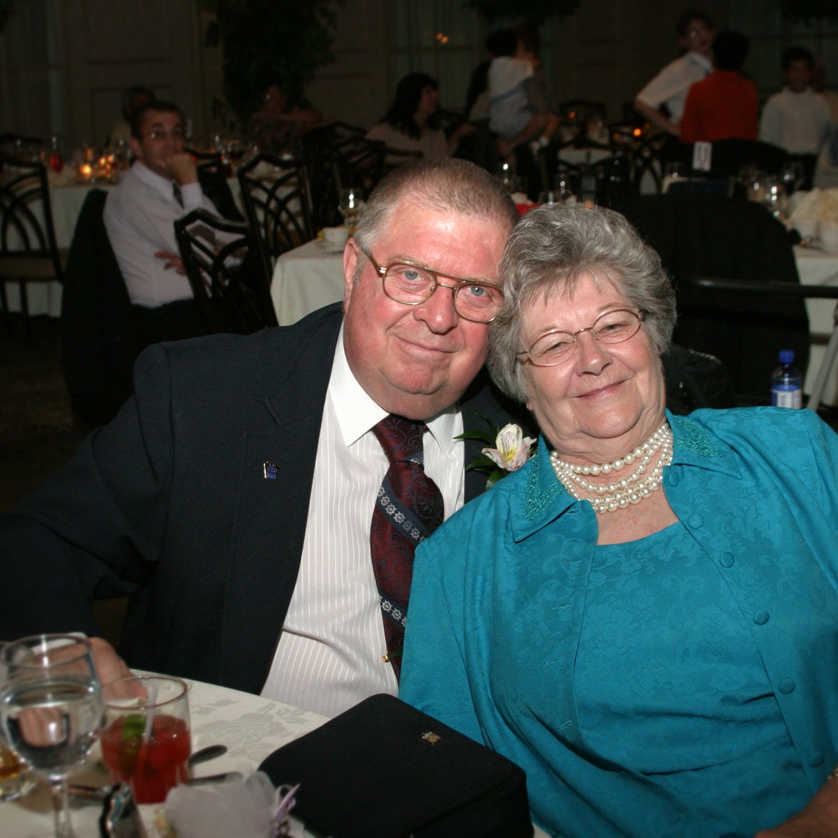 <i class="material-icons" data-template="memories-icon">chat_bubble</i><br/>Dale D. Anstine, Navy, <br/>Posted by: Michael and Dante Welt<br/><div class='remember-wall-long-description'>WWII veteran</div><a class='btn btn-primary btn-sm mt-2 remember-wall-toggle-long-description' onclick='initRememberWallToggleLongDescriptionBtn(this)'>Learn more</a>