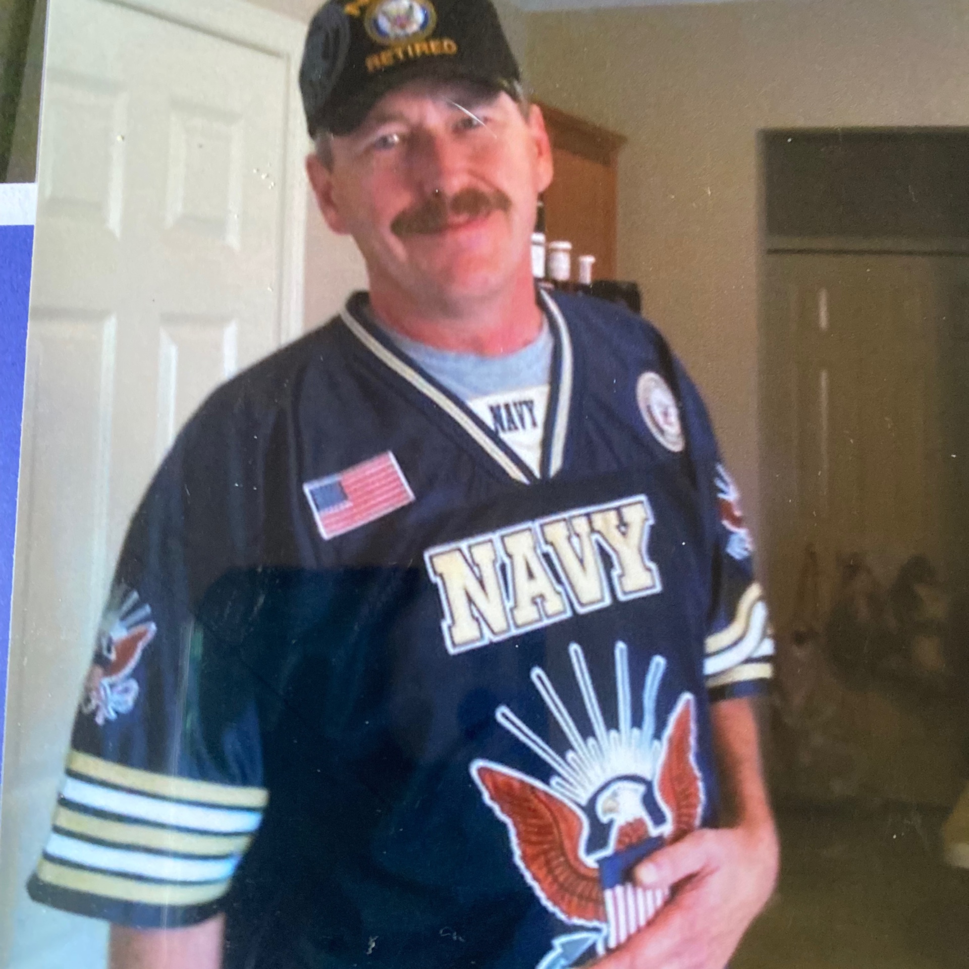 <i class="material-icons" data-template="memories-icon">chat_bubble</i><br/>Richard D Smith, Navy, E-5<br/>Posted by: Lisa A Smith<br/><div class='remember-wall-long-description'>I lay this wreath in honor/memory of my late husband. He absolutely loved the Navy and all it stood for. I honor him and my fellow soldiers who lost their lives during and after battle.</div><a class='btn btn-primary btn-sm mt-2 remember-wall-toggle-long-description' onclick='initRememberWallToggleLongDescriptionBtn(this)'>Learn more</a>