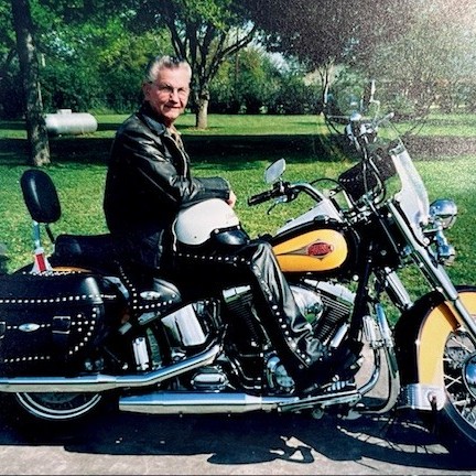 <i class="material-icons" data-template="memories-icon">chat_bubble</i><br/>Rayburn D. Williamson, Air Force, TSGT<br/>Passed on 12/23/2023<br/>Posted by: Melissa Loughlin Williamson<br/><div class='remember-wall-long-description'>US Air Force RetiredVietnam War (2 tours)</div><a class='btn btn-primary btn-sm mt-2 remember-wall-toggle-long-description' onclick='initRememberWallToggleLongDescriptionBtn(this)'>Learn more</a>