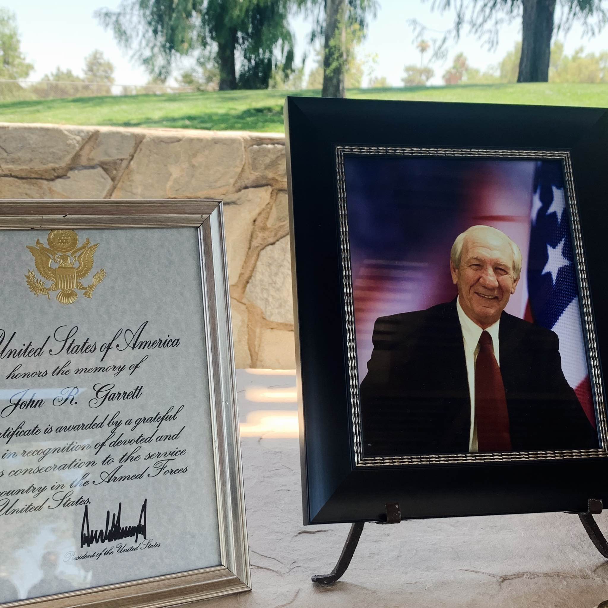 <i class="material-icons" data-template="memories-icon">chat_bubble</i><br/>John Robert Garrett, Jr., Army, <br/>Posted by: Nancy Garrett<br/><div class='remember-wall-long-description'>In Loving memory</div><a class='btn btn-primary btn-sm mt-2 remember-wall-toggle-long-description' onclick='initRememberWallToggleLongDescriptionBtn(this)'>Learn more</a>