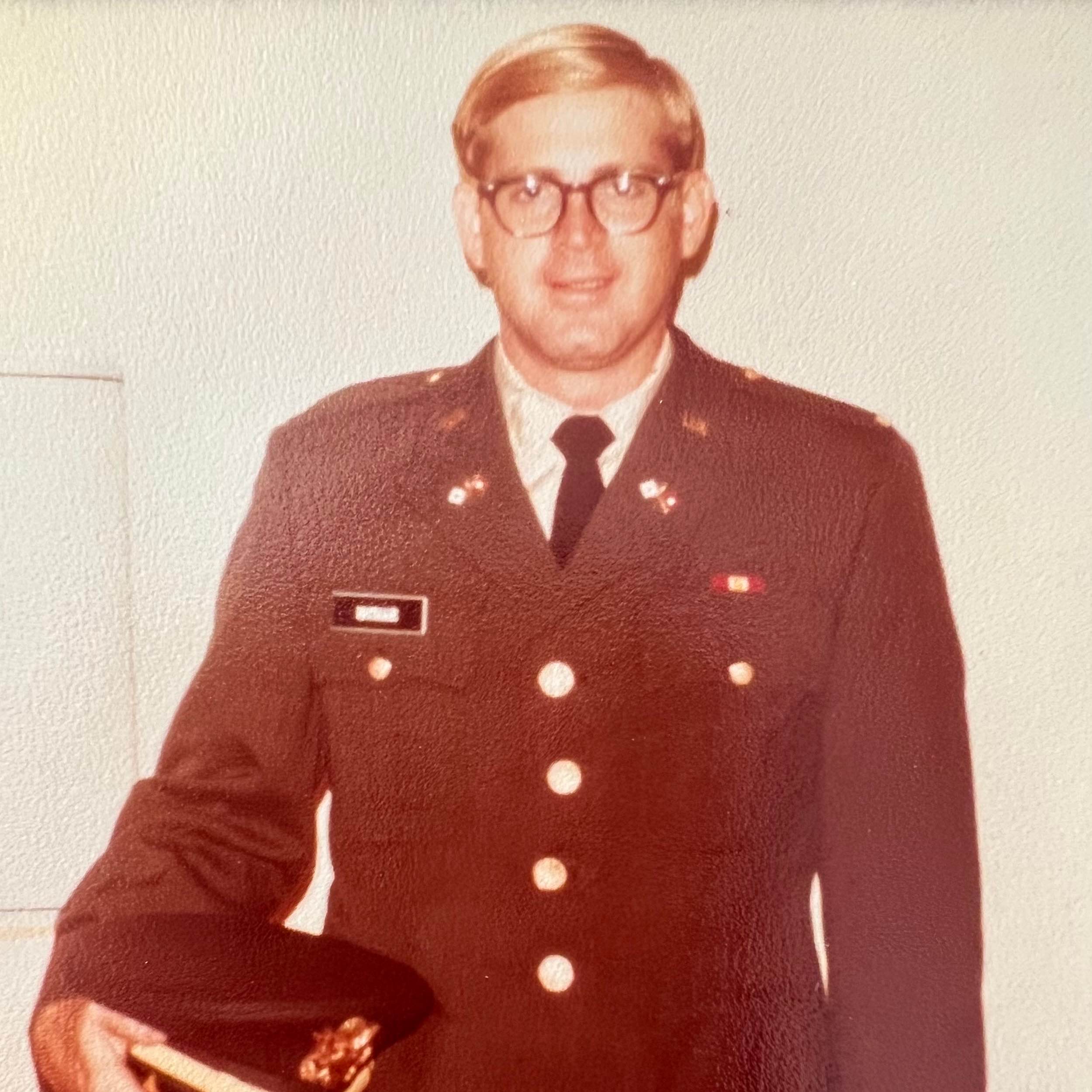 <i class="material-icons" data-template="memories-icon">chat_bubble</i><br/>Kenneth Francis McRae III, Army, First Lieutenant <br/>Posted by: Mindy Kay McRae<br/><div class='remember-wall-long-description'>We miss you every day Daddy! With love,Your daughter, Mindy Kay and your loving wife, Beverly</div><a class='btn btn-primary btn-sm mt-2 remember-wall-toggle-long-description' onclick='initRememberWallToggleLongDescriptionBtn(this)'>Learn more</a>