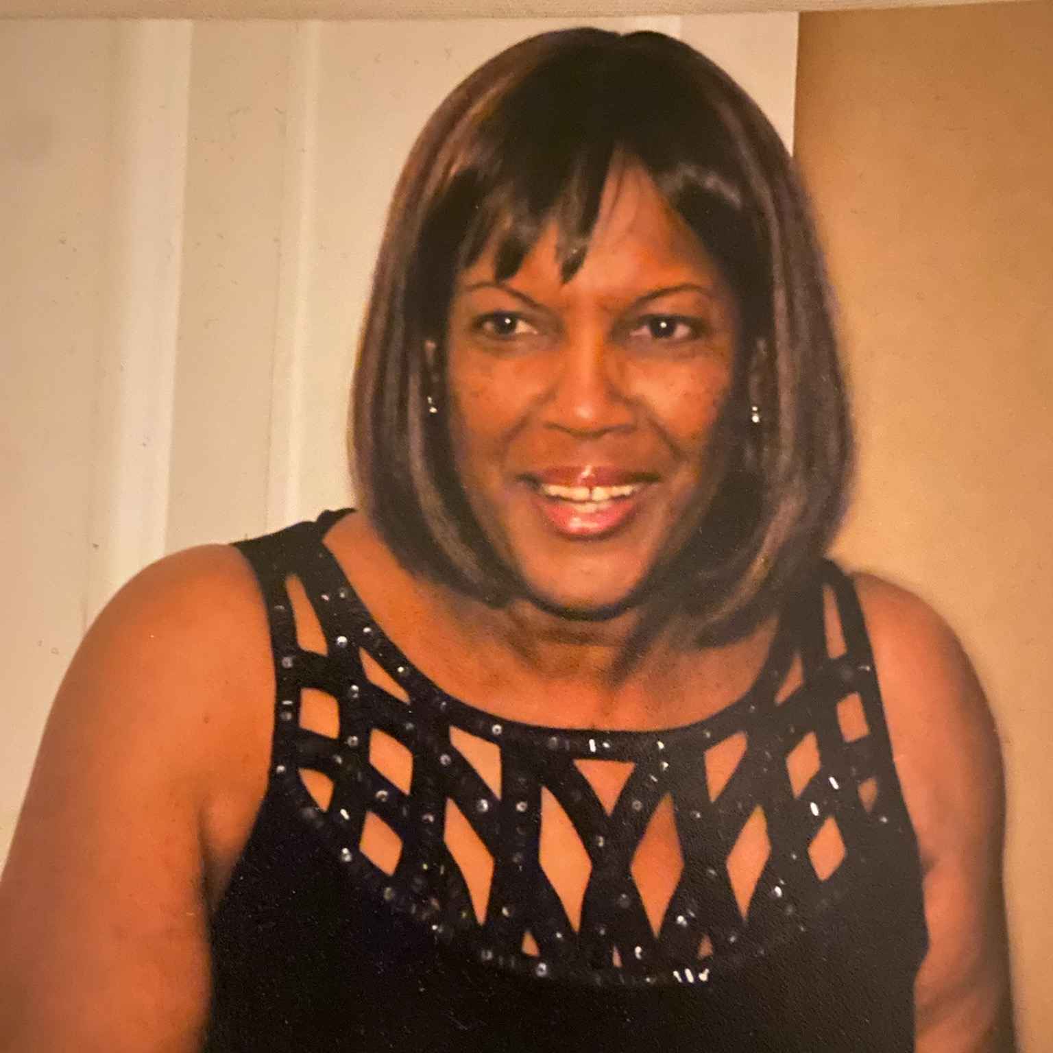 <i class="material-icons" data-template="memories-icon">chat_bubble</i><br/>Sandra J. Newsome, Air Force, MSGT<br/>Born 8/18/1947<br/>Passed on 12/11/2015<br/>Posted by: Emit Newsome<br/><div class='remember-wall-long-description'>Beautiful sweet beloved Sandy. We love and miss you always.The Newsome Family</div><a class='btn btn-primary btn-sm mt-2 remember-wall-toggle-long-description' onclick='initRememberWallToggleLongDescriptionBtn(this)'>Learn more</a>