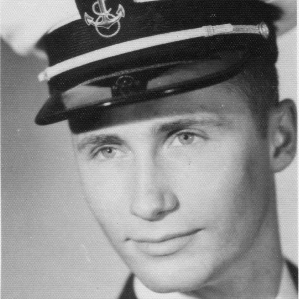 <i class="material-icons" data-template="memories-icon">chat_bubble</i><br/>Robert Trautwein, Navy, ABU 3<br/>Born 7/23/1933<br/>Passed on 7/30/2020<br/>Posted by: Leigh (Trautwein) Hoffman and family<br/><div class='remember-wall-long-description'>Remembering and honoring my father, Robert Trautwein, Sr., a proud navy veteran. Love and miss you always.</div><a class='btn btn-primary btn-sm mt-2 remember-wall-toggle-long-description' onclick='initRememberWallToggleLongDescriptionBtn(this)'>Learn more</a>