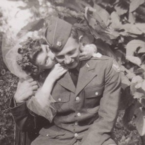 <i class="material-icons" data-template="memories-icon">chat_bubble</i><br/>Leonard Soule, Army, <br/>Posted by: Andrea Fitzgerald<br/><div class='remember-wall-long-description'>Your family honors your service with gratitude.</div><a class='btn btn-primary btn-sm mt-2 remember-wall-toggle-long-description' onclick='initRememberWallToggleLongDescriptionBtn(this)'>Learn more</a>