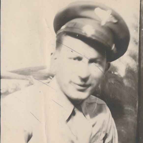 <i class="material-icons" data-template="memories-icon">chat_bubble</i><br/>Michael Bonchalk, PVT<br/>Born 8/19/1920<br/>Passed on 9/14/2009<br/>Posted by: His Family<br/><div class='remember-wall-long-description'>Many fond memories of a special husband, dad, grandfather and great grandfather.</div><a class='btn btn-primary btn-sm mt-2 remember-wall-toggle-long-description' onclick='initRememberWallToggleLongDescriptionBtn(this)'>Learn more</a>