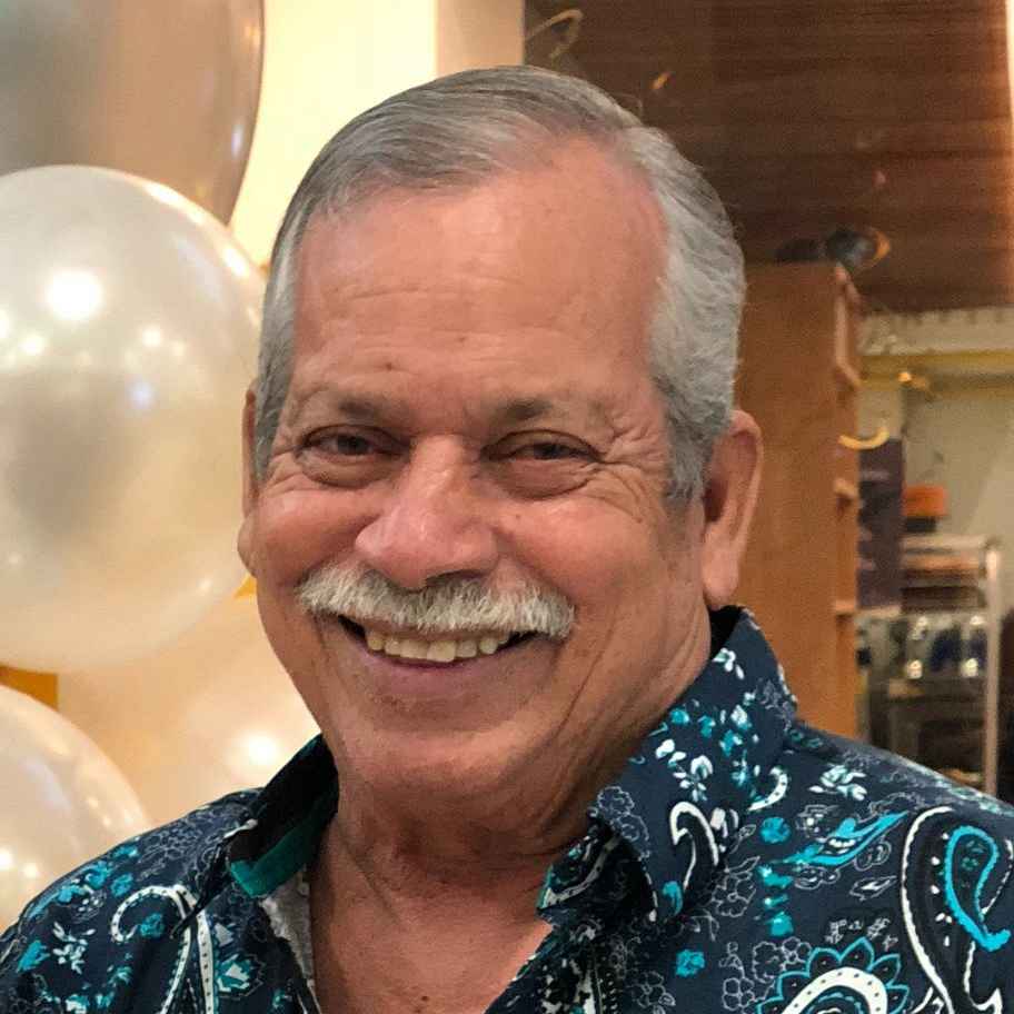 <i class="material-icons" data-template="memories-icon">chat_bubble</i><br/>Luis Rafael Martinez Gonzalez, Army, Sargent<br/>Posted by: Yahaira Martinez<br/><div class='remember-wall-long-description'>Papi, te recordamos todos los días y siempre estás con nosotros. Todavía nos quedaban varias historias por escuchar. TE AMAMOS, Feliz Navidad</div><a class='btn btn-primary btn-sm mt-2 remember-wall-toggle-long-description' onclick='initRememberWallToggleLongDescriptionBtn(this)'>Learn more</a>