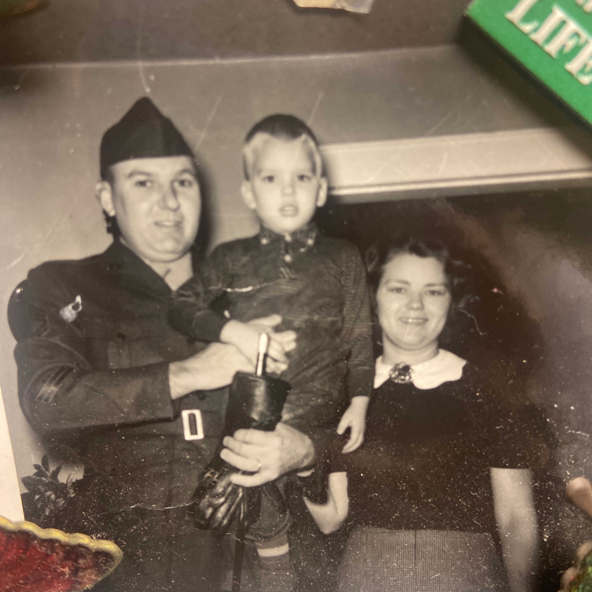 <i class="material-icons" data-template="memories-icon">chat_bubble</i><br/>Billy Wells Reed, Marine Corps, SSGT<br/>Born 8/26/1928<br/>Passed on 1/10/2015<br/>Posted by: Katherine Howard<br/><div class='remember-wall-long-description'>We miss you Pop and Grandma. Merry Christmas!</div><a class='btn btn-primary btn-sm mt-2 remember-wall-toggle-long-description' onclick='initRememberWallToggleLongDescriptionBtn(this)'>Learn more</a>