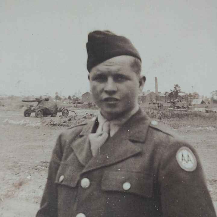 <i class="material-icons" data-template="memories-icon">chat_bubble</i><br/>Lloyd Allen Britt, Army, <br/>Posted by: Janine Britt Rywak<br/><div class='remember-wall-long-description'>In loving memory of my Daddy,Lloyd Allen Britt, WWII,551st AAA Batallion,European Theatre Operation.</div><a class='btn btn-primary btn-sm mt-2 remember-wall-toggle-long-description' onclick='initRememberWallToggleLongDescriptionBtn(this)'>Learn more</a>