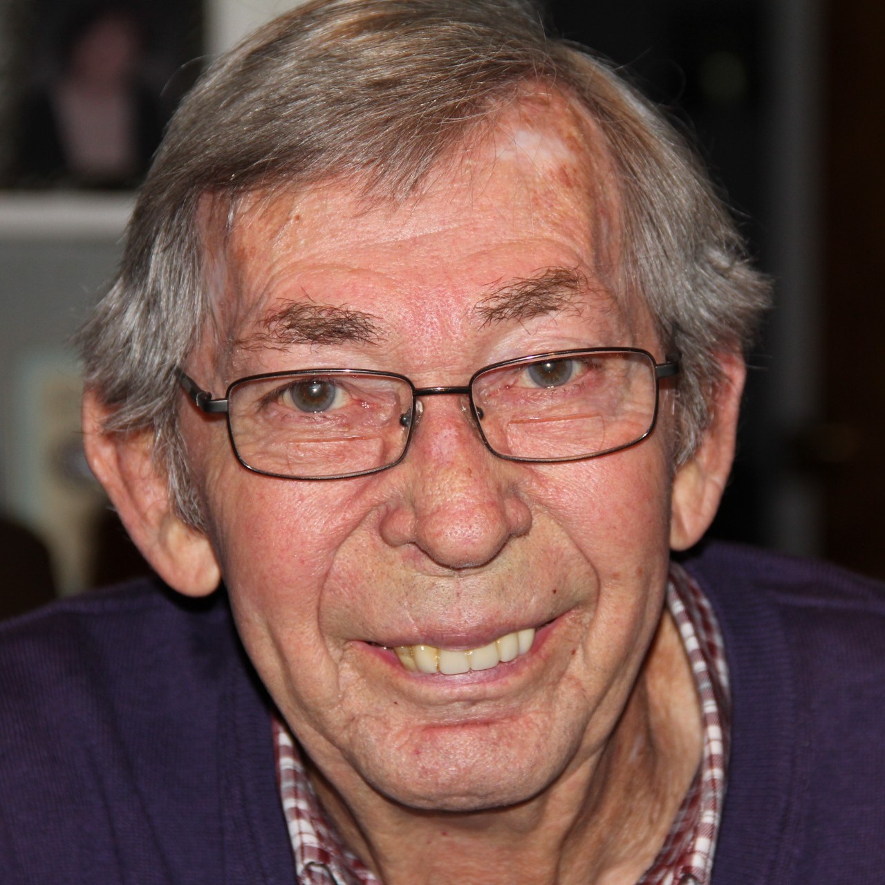 <i class="material-icons" data-template="memories-icon">chat_bubble</i><br/>Raymond L. McElroy, Navy, CS3<br/>Posted by: McElroy Family<br/><div class='remember-wall-long-description'>Forever in our hearts at Christmas and always. Your courage and love remain the greatest gifts you gave us.</div><a class='btn btn-primary btn-sm mt-2 remember-wall-toggle-long-description' onclick='initRememberWallToggleLongDescriptionBtn(this)'>Learn more</a>